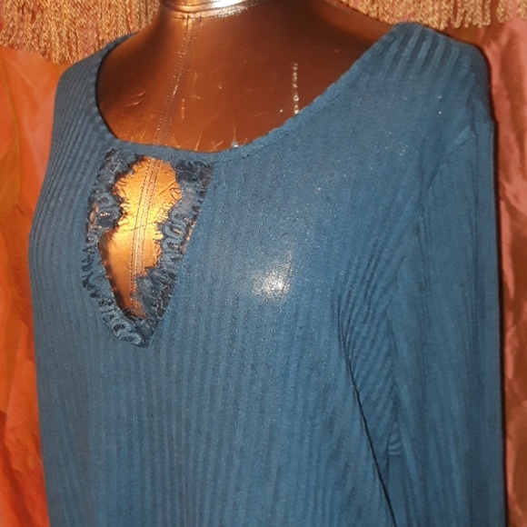 ** Democracy Ribbed Knit Layered Look Keyhole Top - Picture 2 of 8